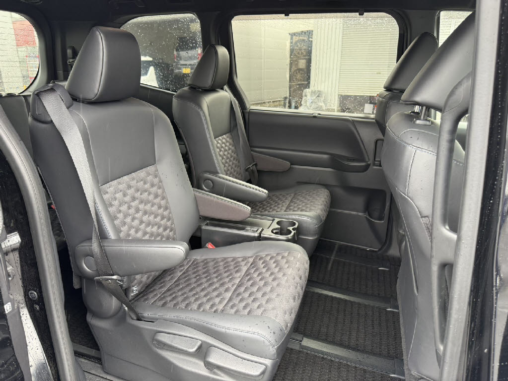 トヨタ ヴォクシー9枚目