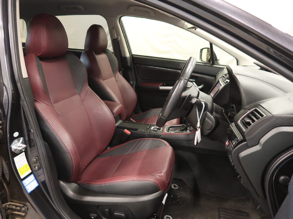 スバル レヴォーグ4枚目