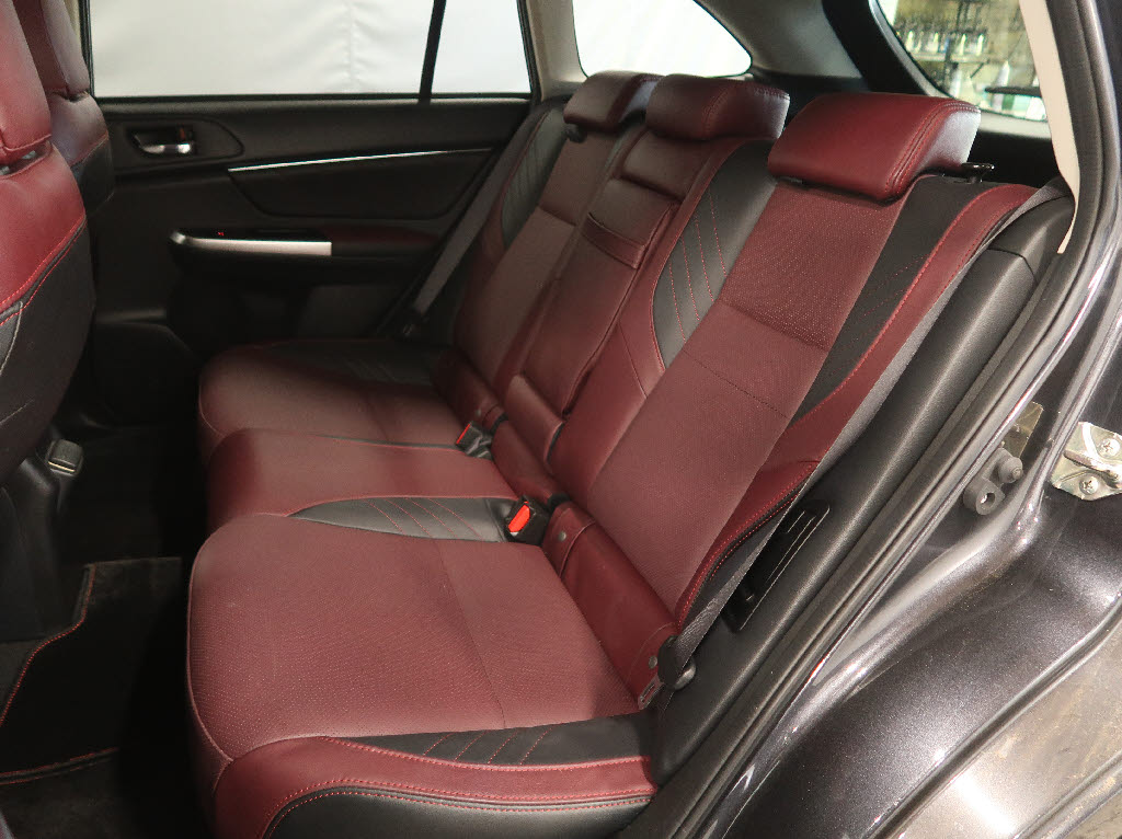 スバル レヴォーグ7枚目