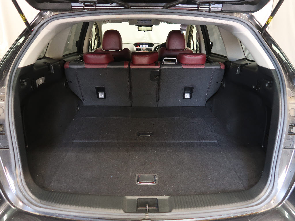 スバル レヴォーグ8枚目