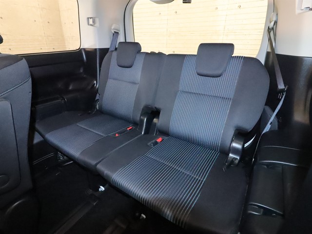 トヨタ ヴォクシー9枚目