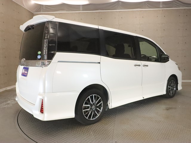 トヨタ ヴォクシー1枚目