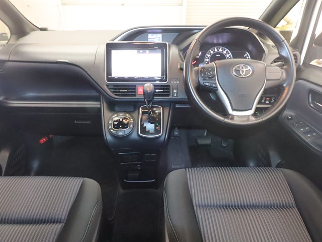 トヨタ ヴォクシー2枚目