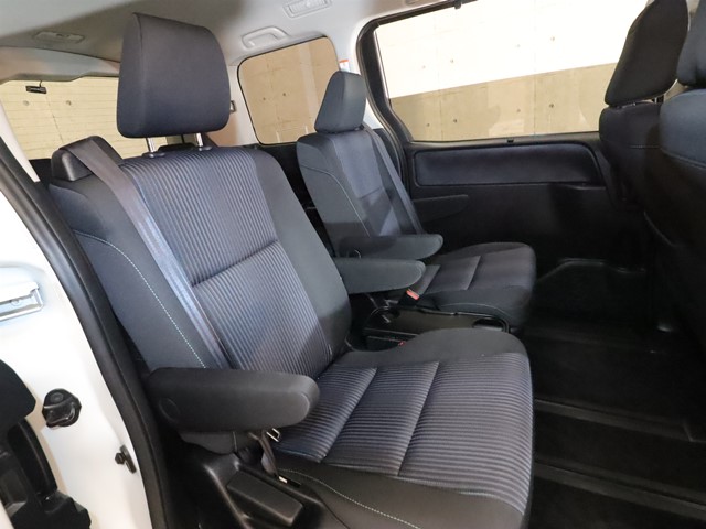 トヨタ ヴォクシー4枚目