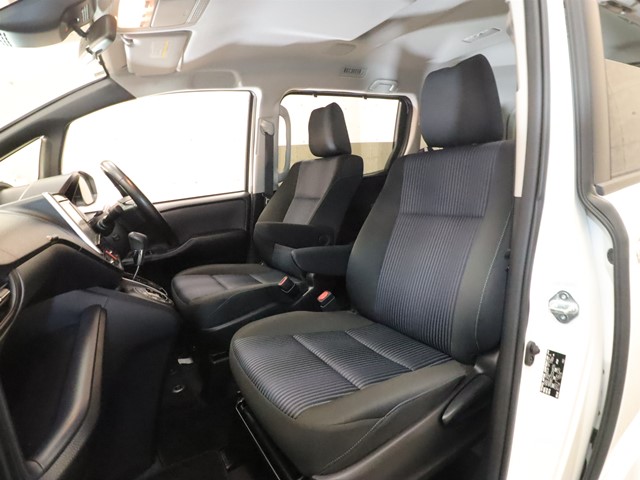 トヨタ ヴォクシー6枚目