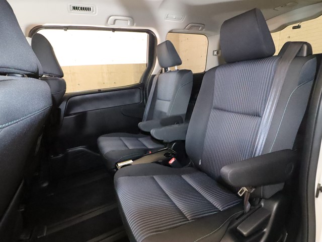 トヨタ ヴォクシー7枚目