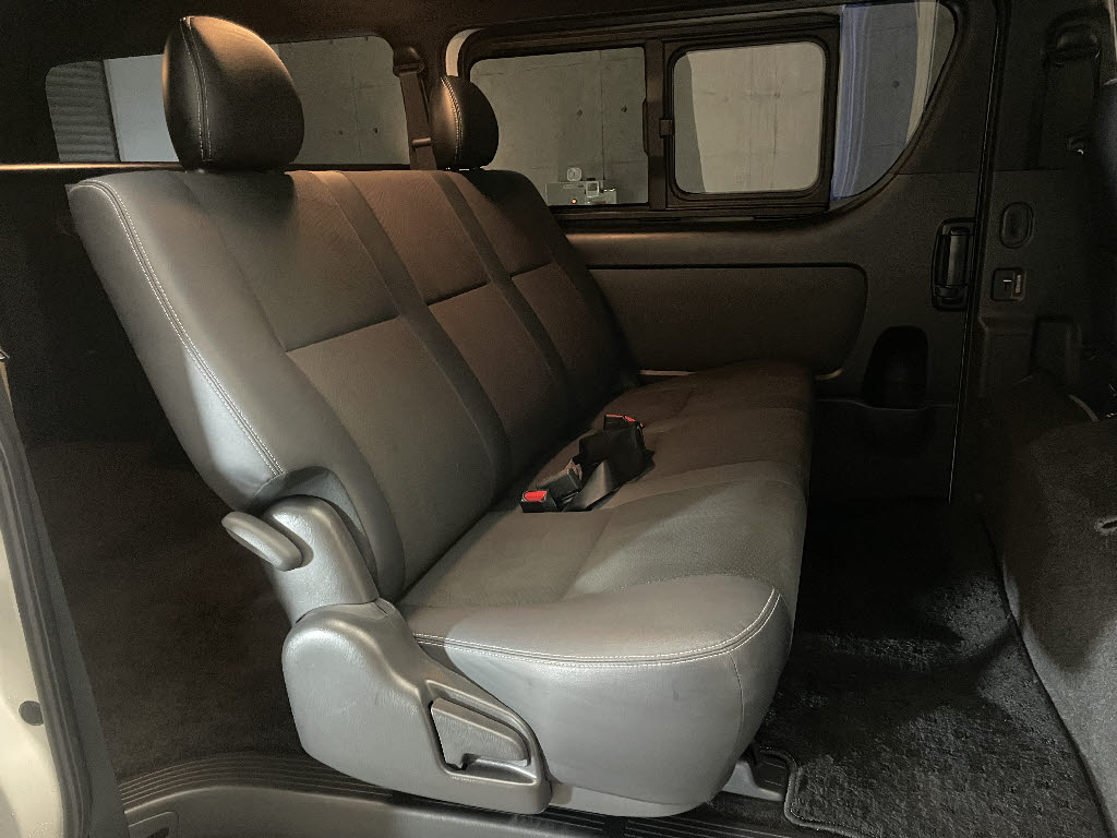 トヨタ ハイエースＶ4枚目
