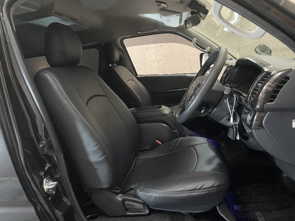 トヨタ ハイエース3枚目