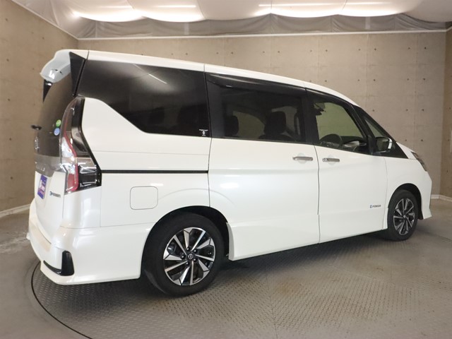 ニッサン セレナＨＶ4枚目