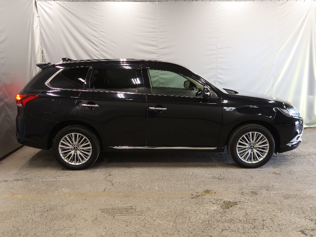 三菱 アウトランダーPHEV10枚目