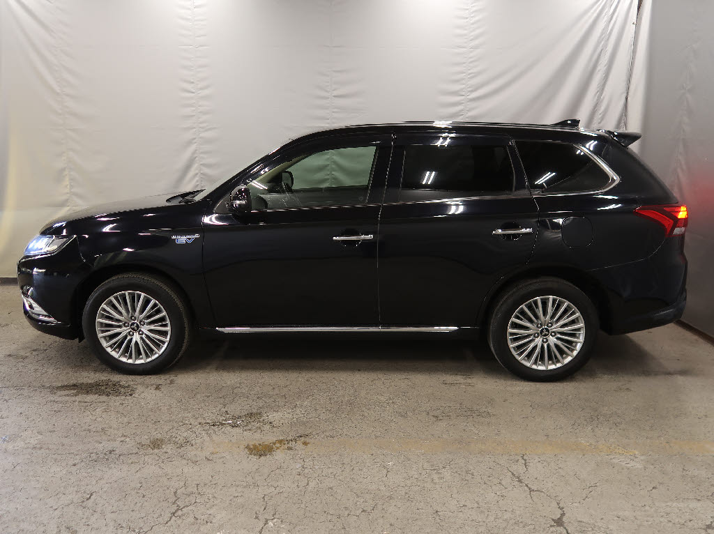 三菱 アウトランダーPHEV12枚目