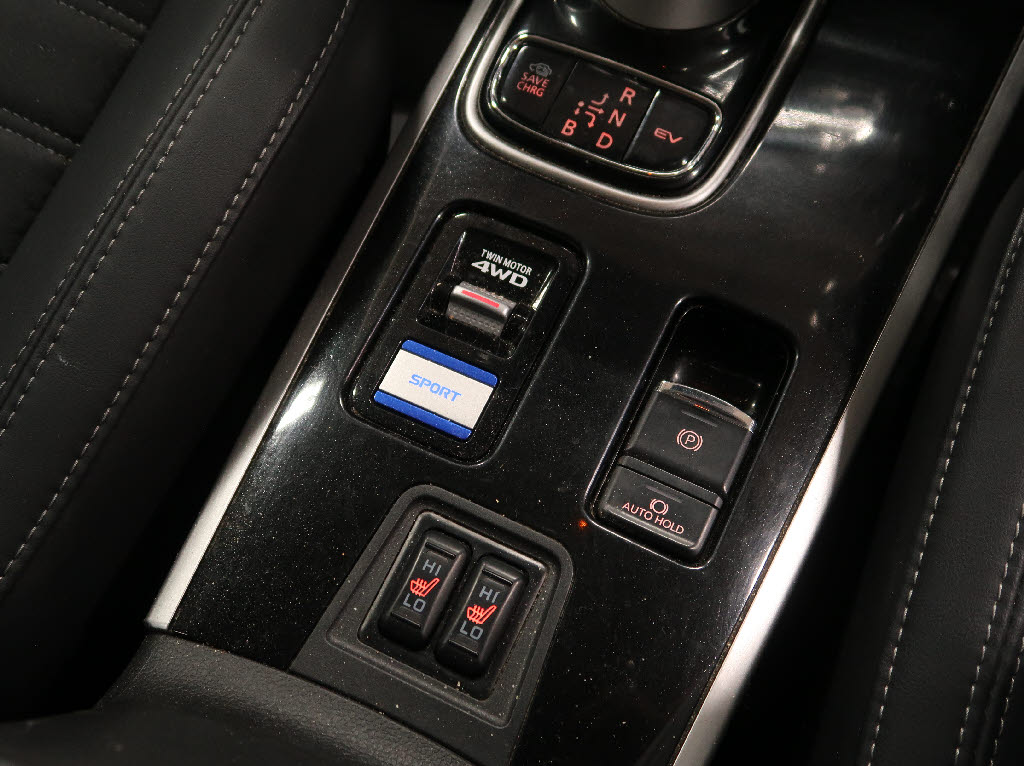 三菱 アウトランダーPHEV15枚目