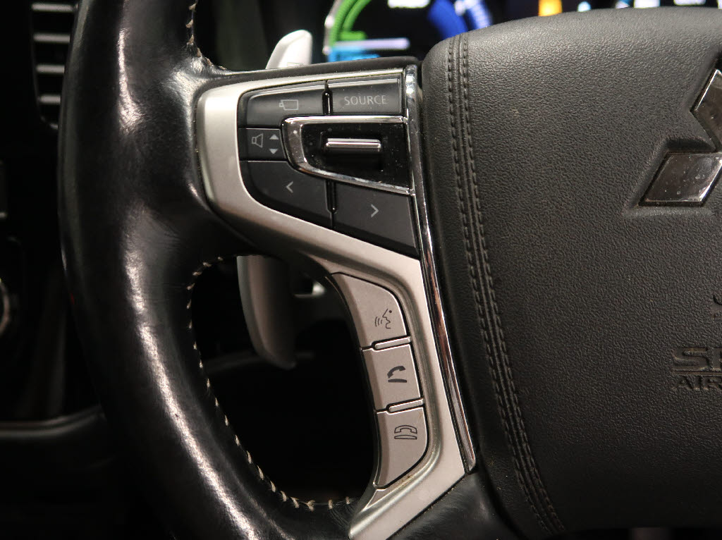 三菱 アウトランダーPHEV17枚目