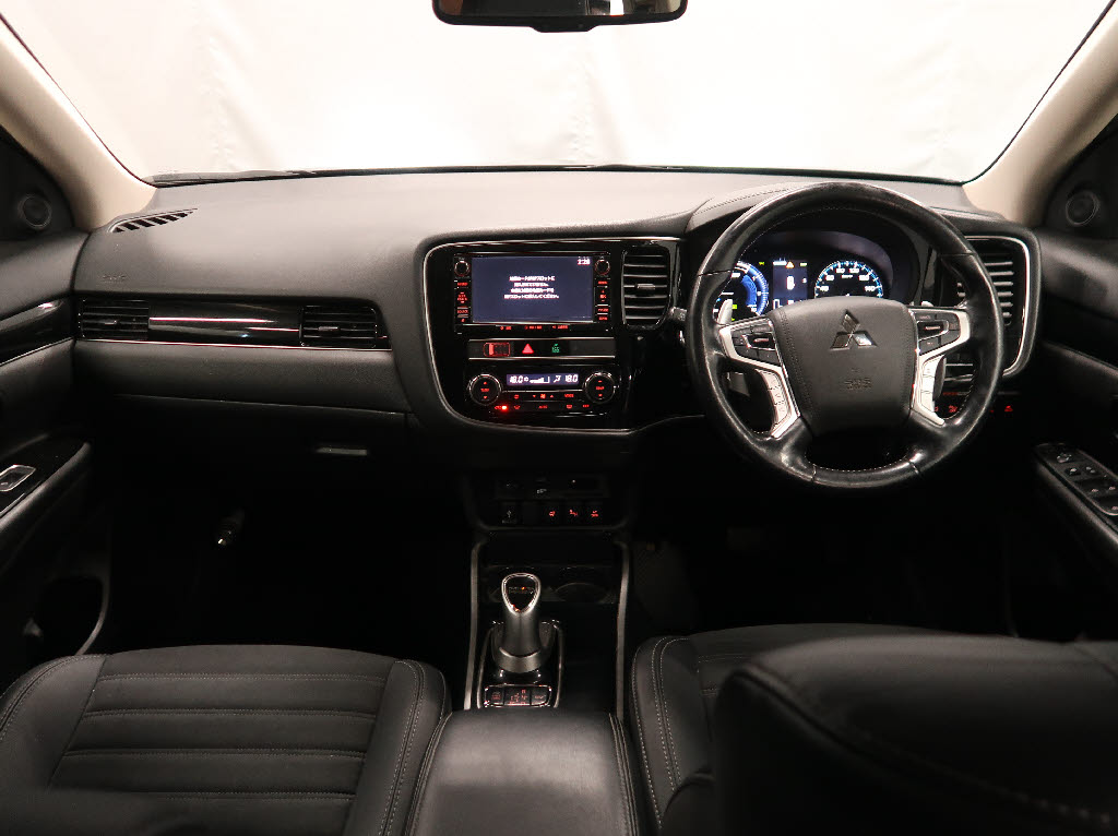 三菱 アウトランダーPHEV2枚目