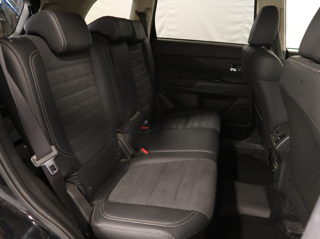 三菱 アウトランダーPHEV4枚目