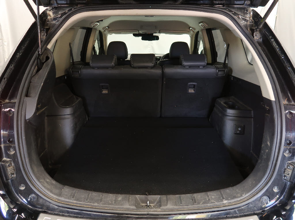 三菱 アウトランダーPHEV7枚目