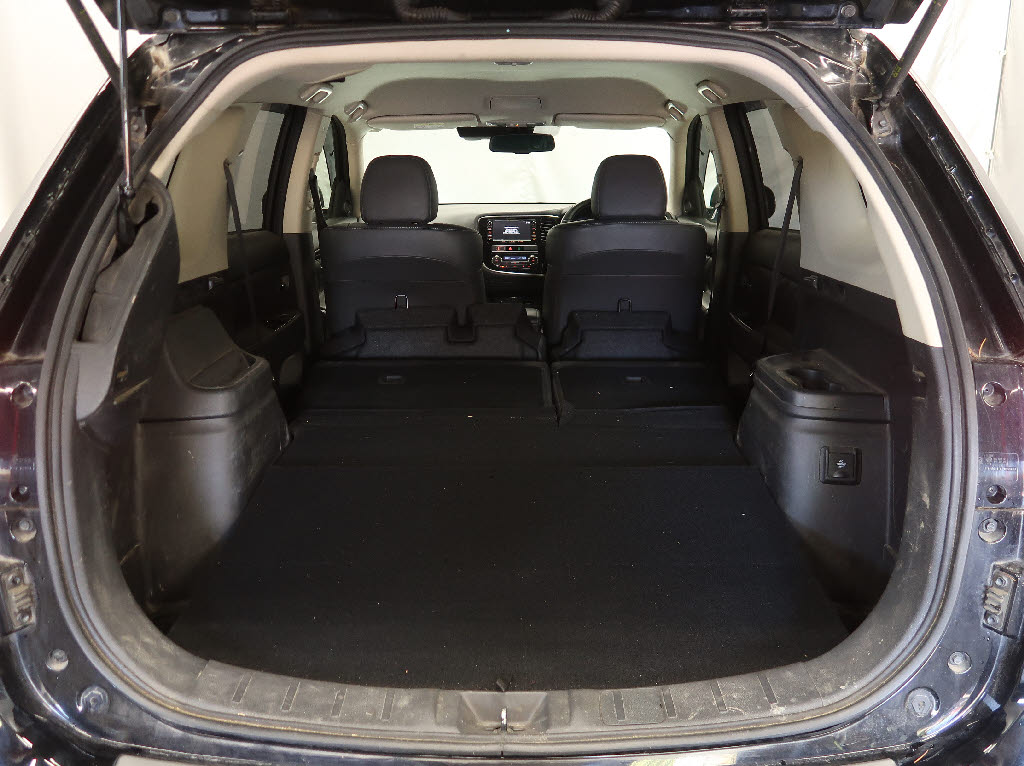 三菱 アウトランダーPHEV8枚目