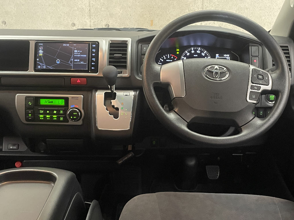 トヨタ ハイエース2枚目