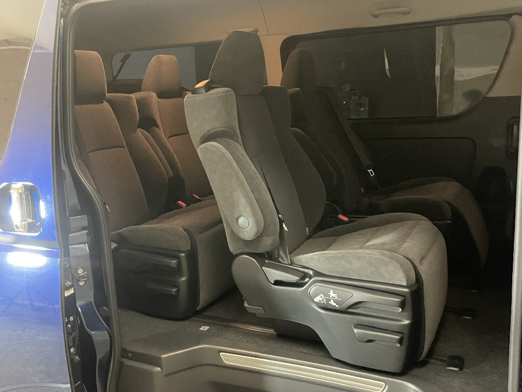 トヨタ ハイエース4枚目