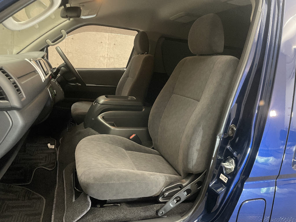 トヨタ ハイエース5枚目