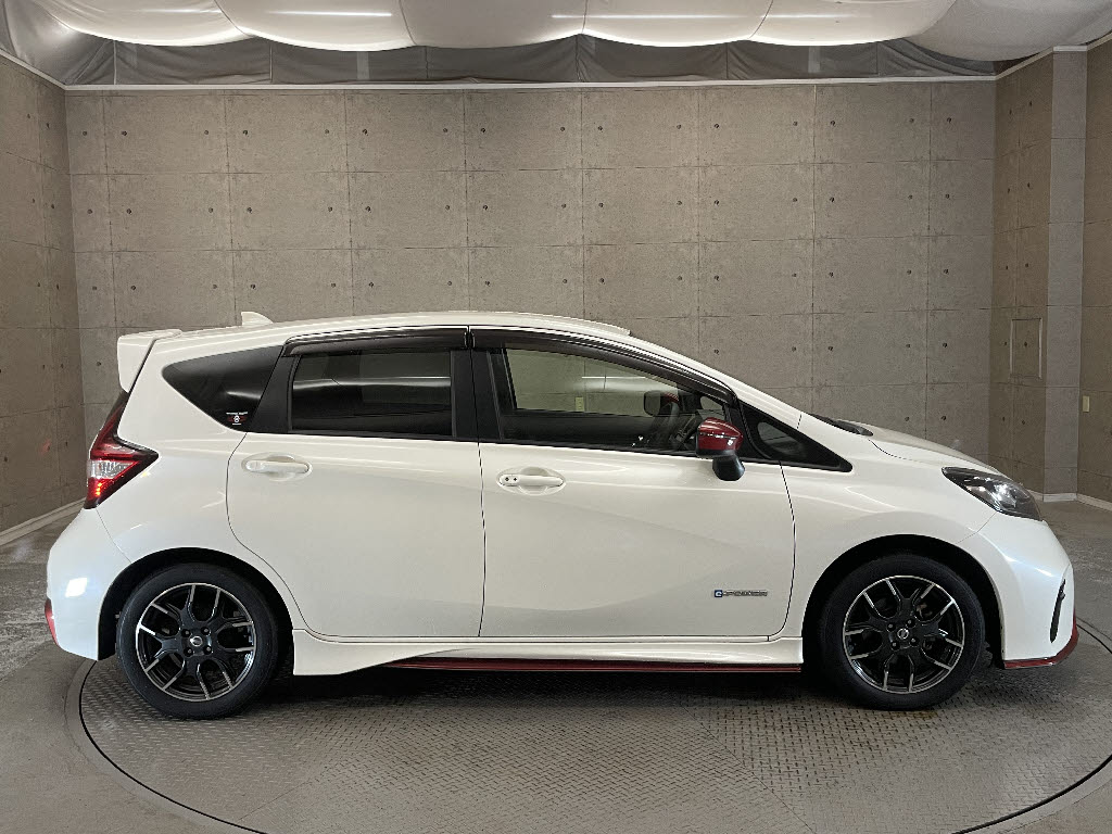 ニッサン ノート13枚目