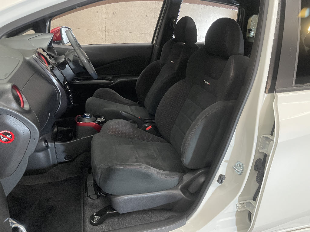 ニッサン ノート5枚目