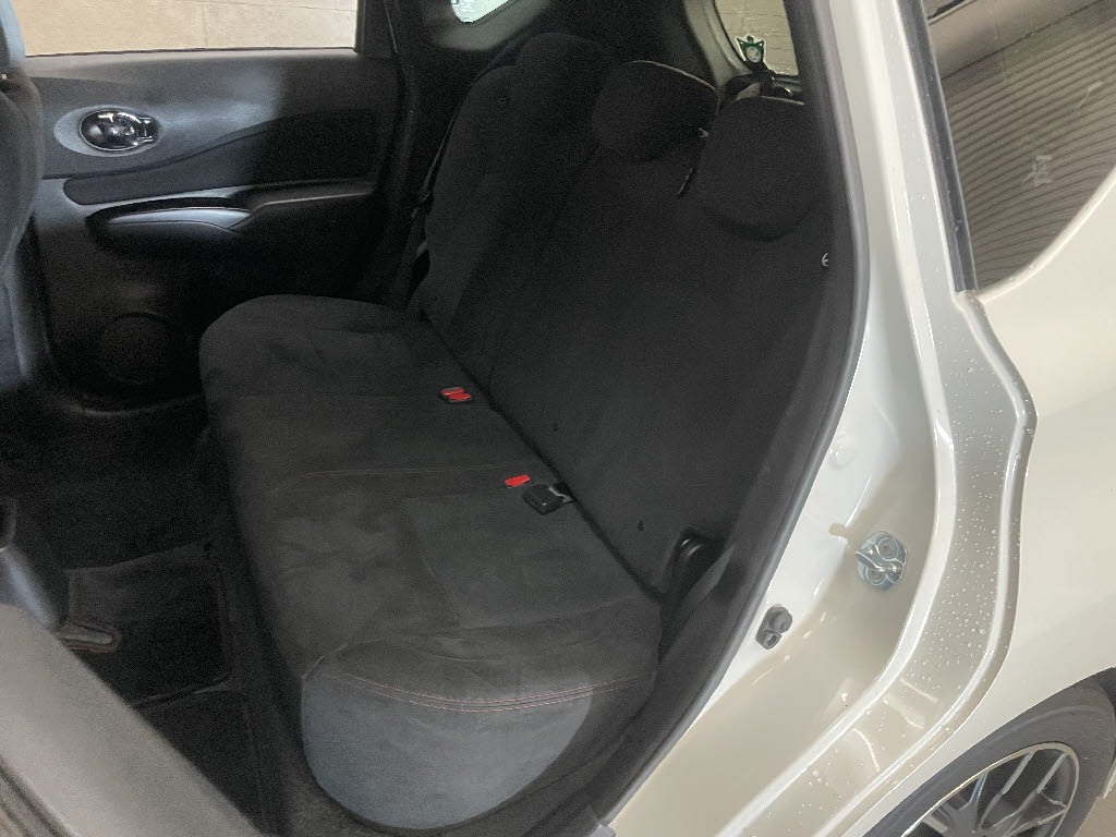 ニッサン ノート6枚目