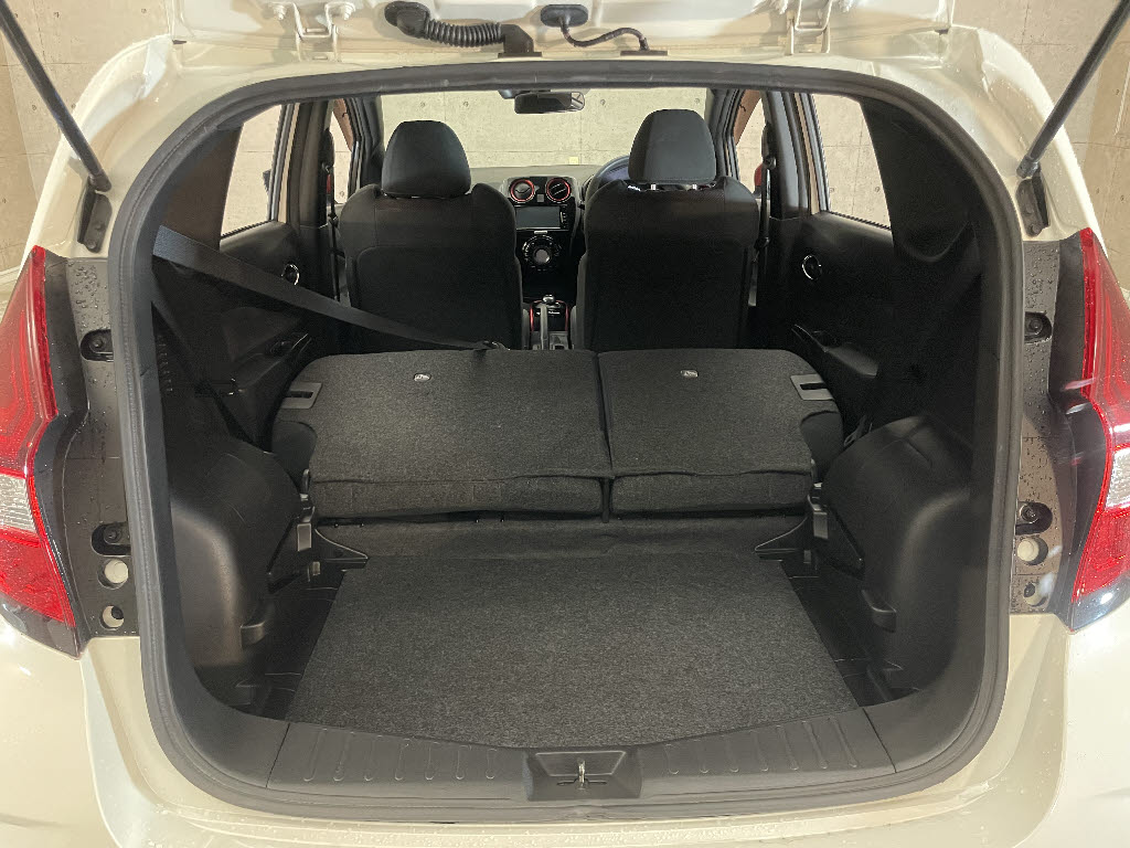 ニッサン ノート7枚目