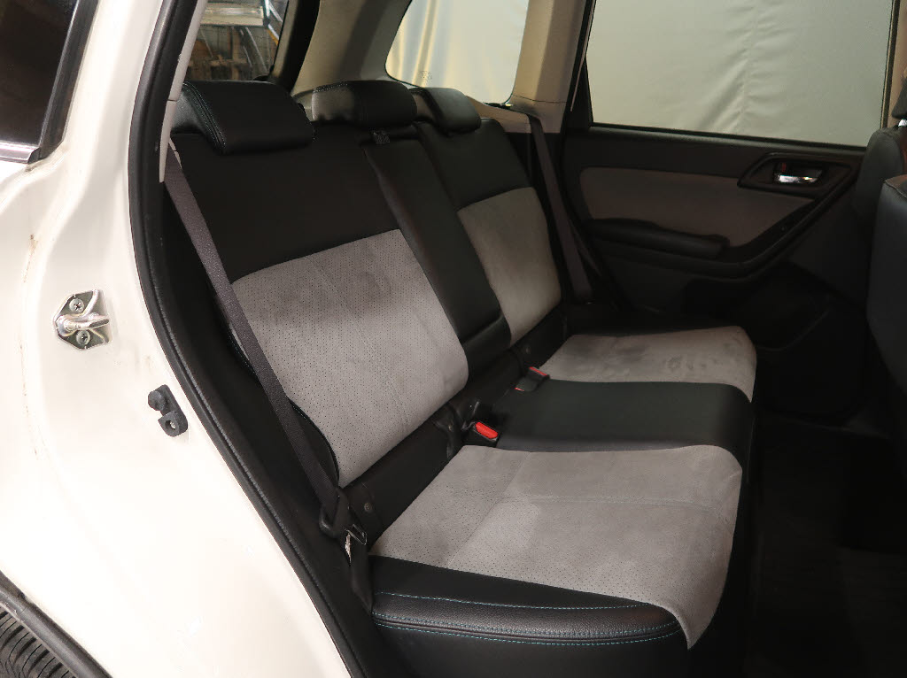 スバル フォレスター4枚目