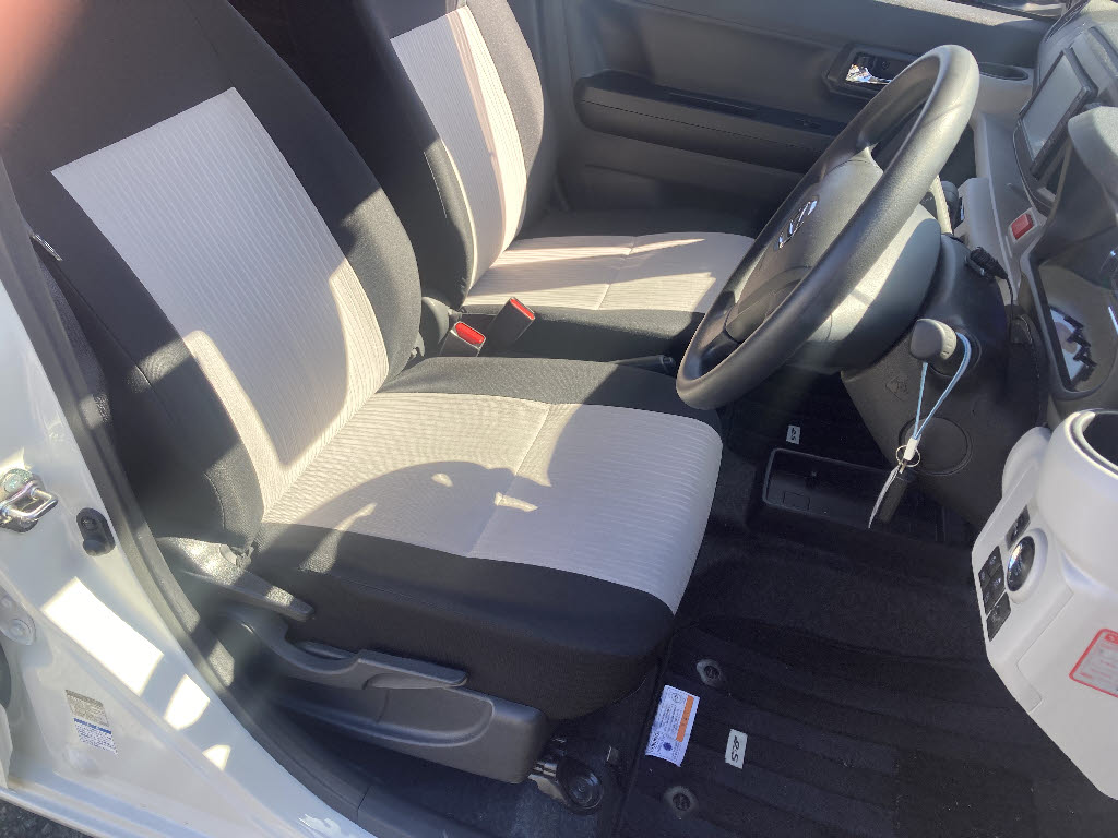 ダイハツ ミライース13枚目