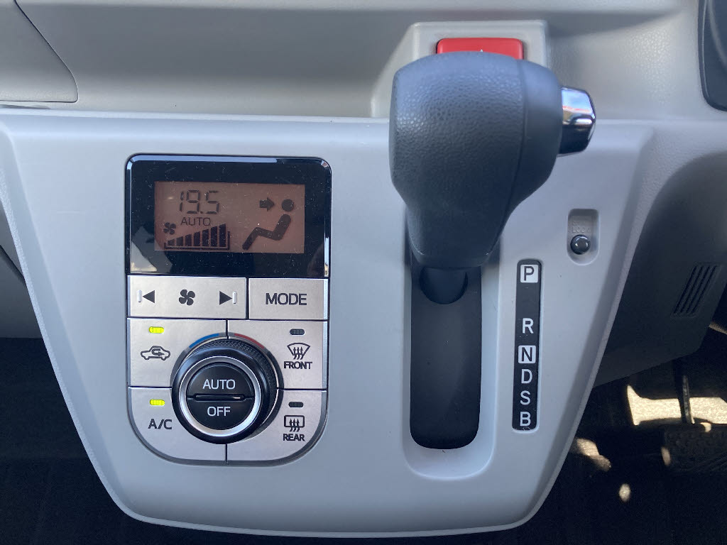 ダイハツ ミライース6枚目