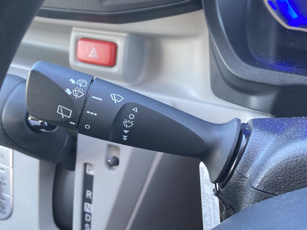 ダイハツ ミライース8枚目