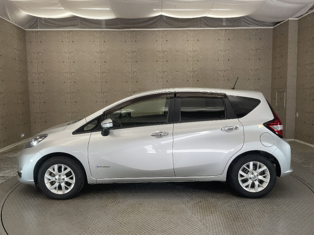 ニッサン ノート13枚目