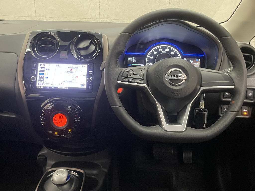 ニッサン ノート2枚目