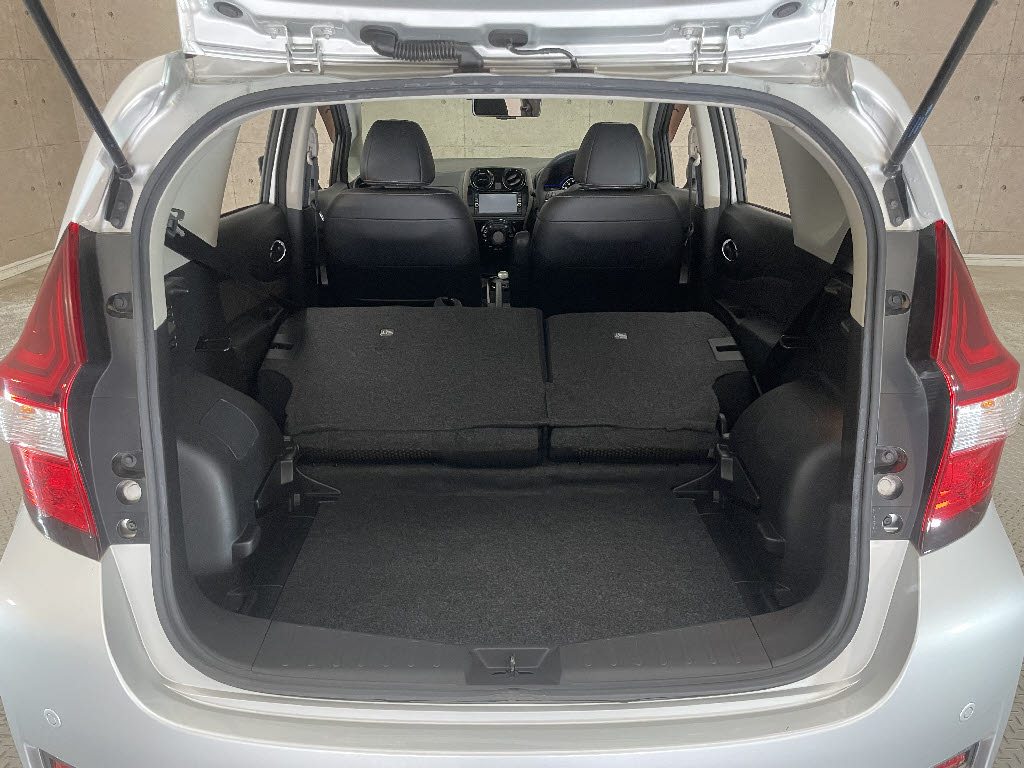 ニッサン ノート7枚目