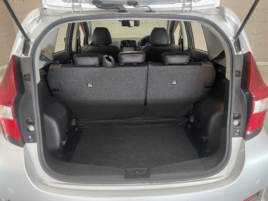 ニッサン ノート8枚目