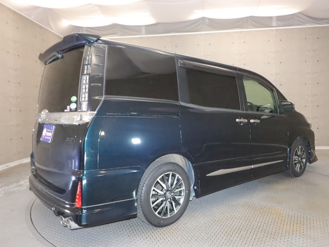 トヨタ ヴォクシー1枚目