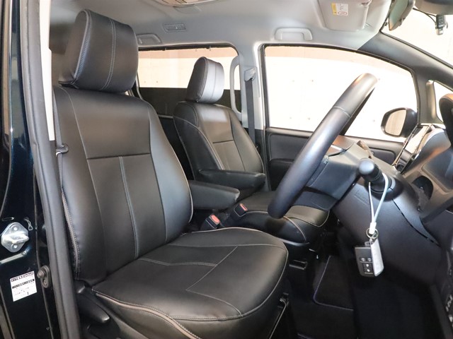 トヨタ ヴォクシー3枚目