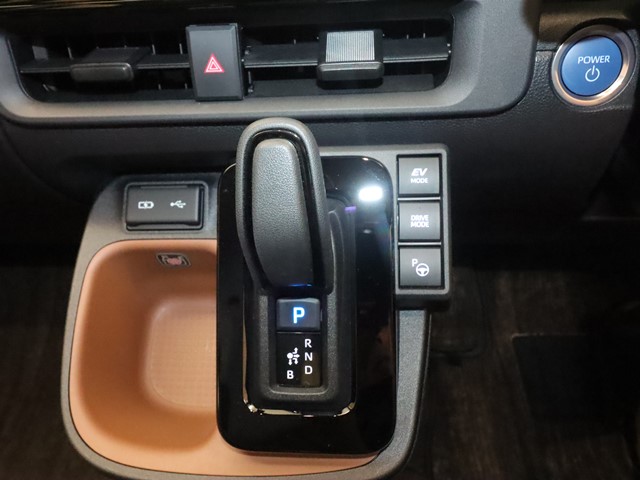 トヨタ シエンタ ハイブリッド16枚目