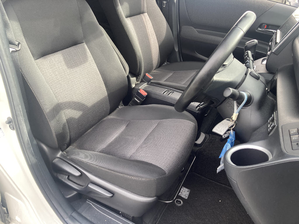 トヨタ シエンタ ハイブリッド12枚目