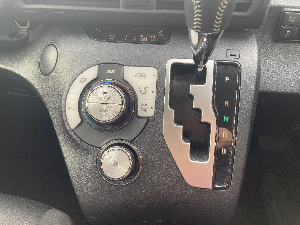 トヨタ シエンタ ハイブリッド6枚目