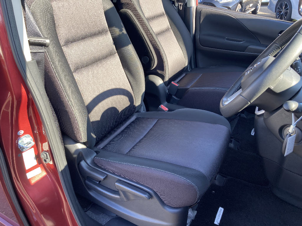 ニッサン セレナＨＶ12枚目