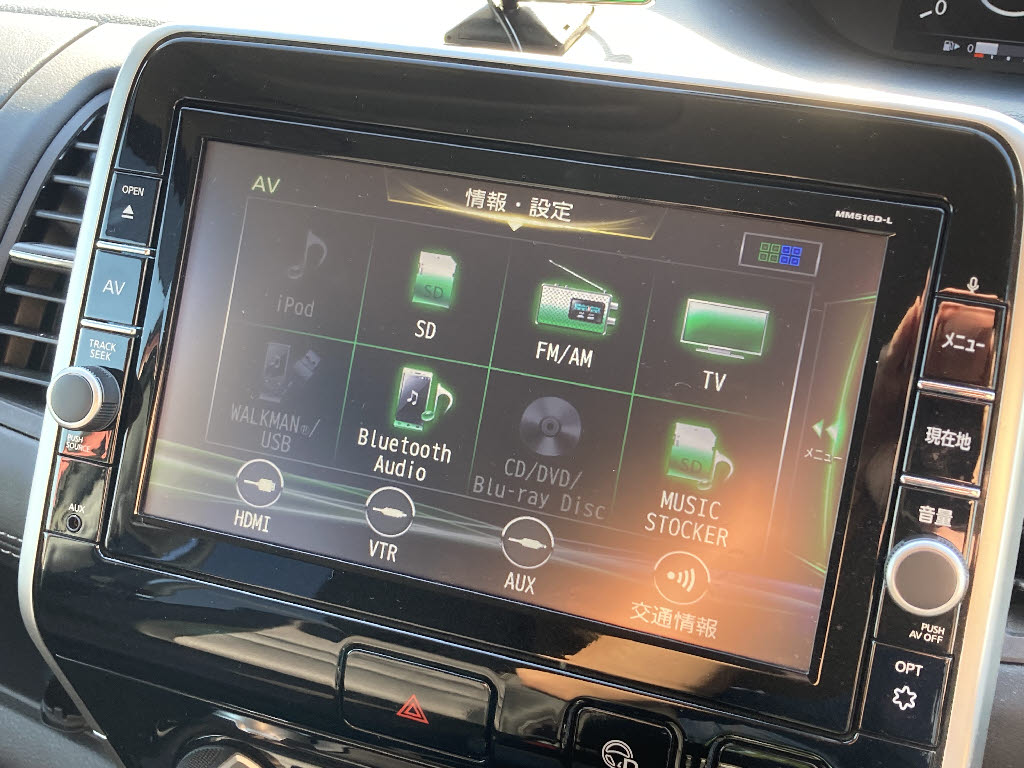 ニッサン セレナＨＶ4枚目