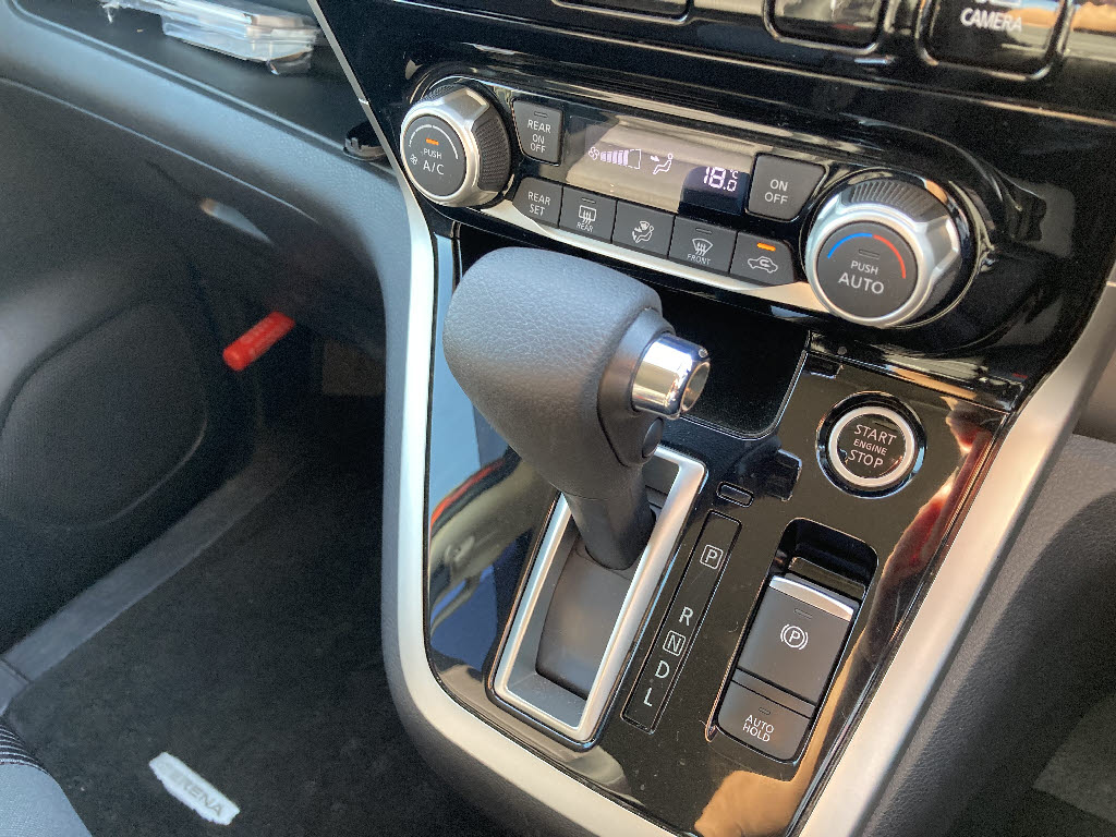 ニッサン セレナＨＶ6枚目