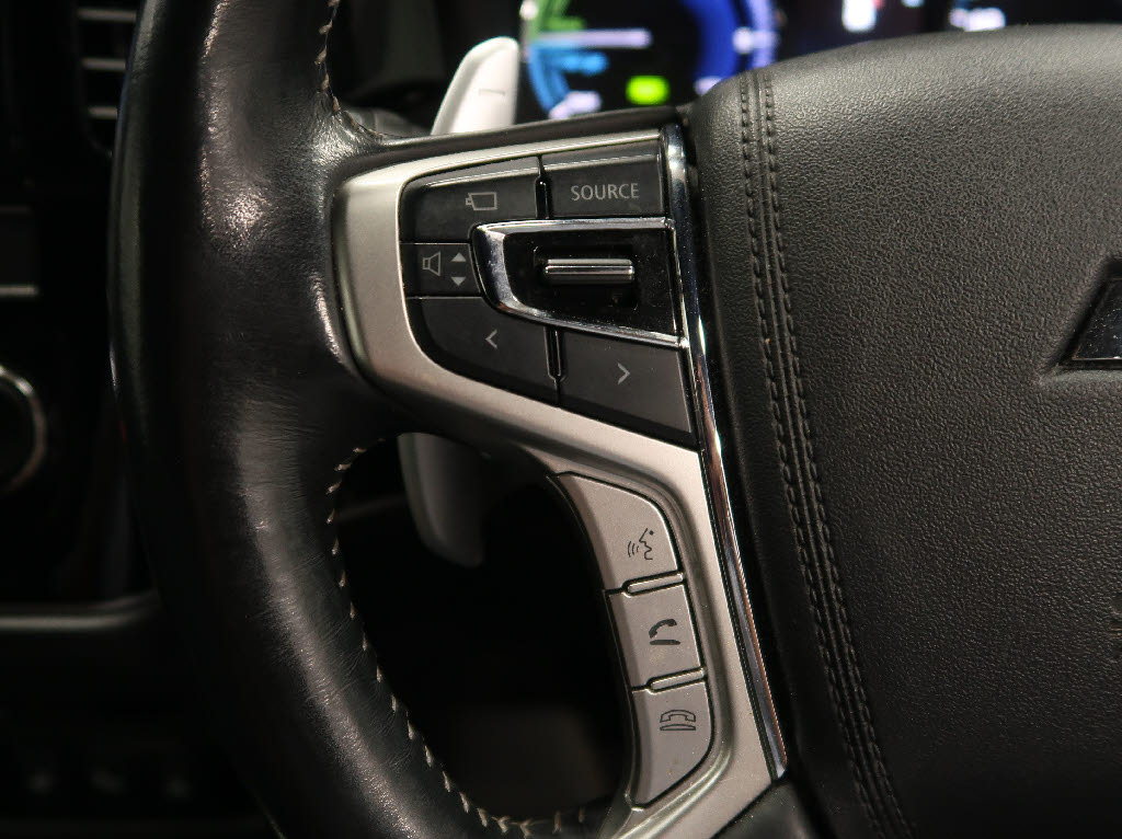 三菱 アウトランダーPHEV10枚目