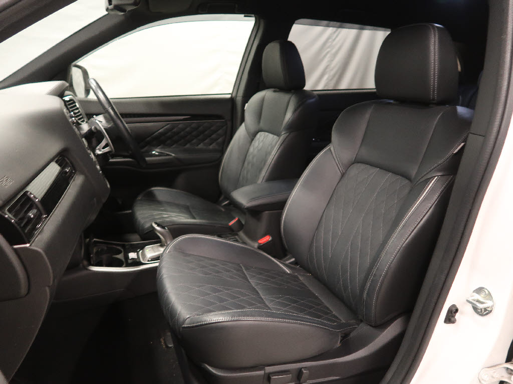 三菱 アウトランダーPHEV5枚目