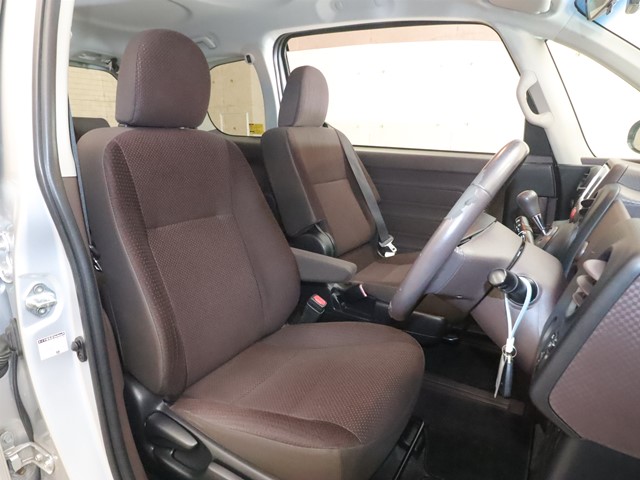 トヨタ ポルテ3枚目