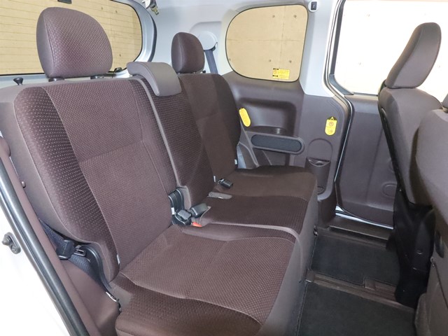 トヨタ ポルテ4枚目