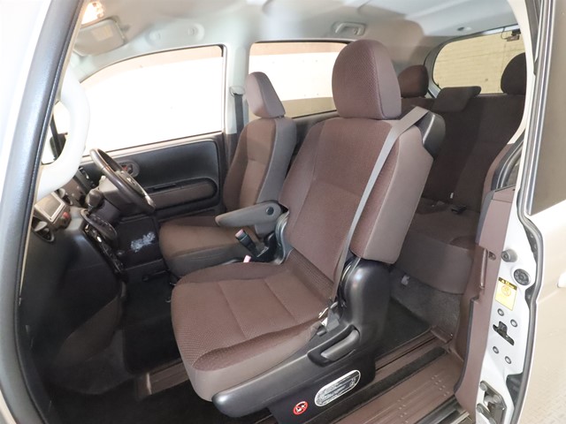 トヨタ ポルテ5枚目