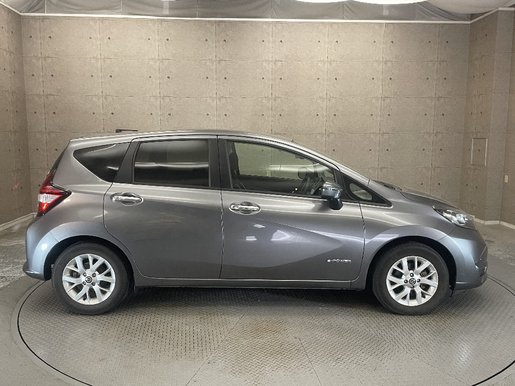 ニッサン ノート13枚目